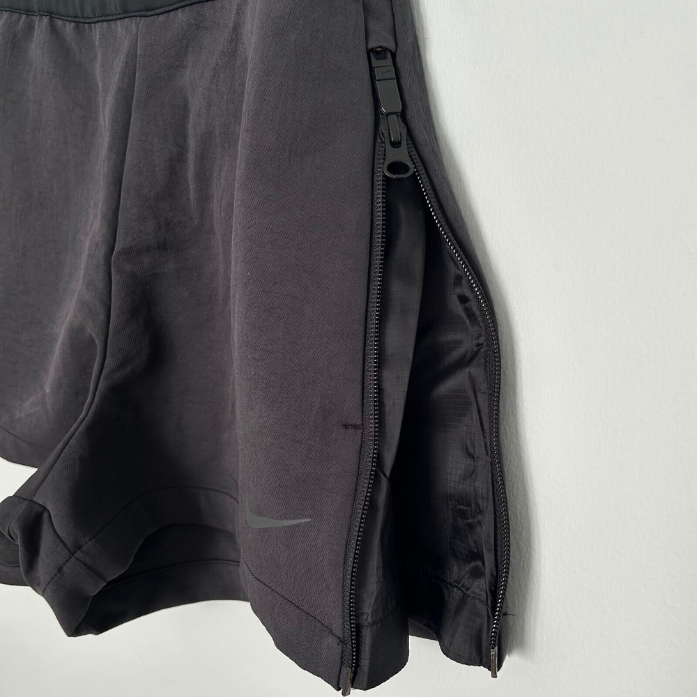 Nike NWT Medium Team‎ Tech Pack athletic shorts women's gray/black - Picture 3 of 7